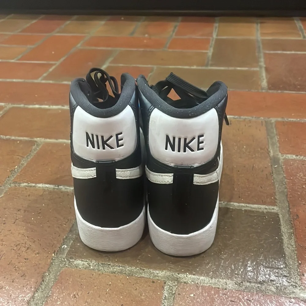 Nike stylish black